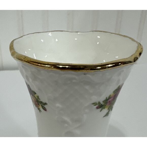 Royal Albert Old Country Roses Small Bud Vase Bone China 5.5" - Picture 3 of 4